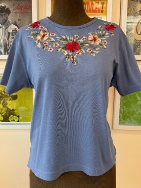 VINTAGE EMBROIDERED FLORAL BABY BLUE TEE • COQUETTE GRANDMA CHIC Y2K TOP